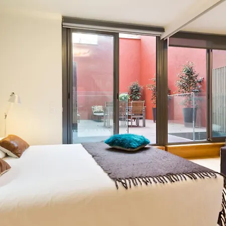 My Space Emirates - Fully Equipped Apartments Near The Beach With Shared Pool Barcelona Exterior foto