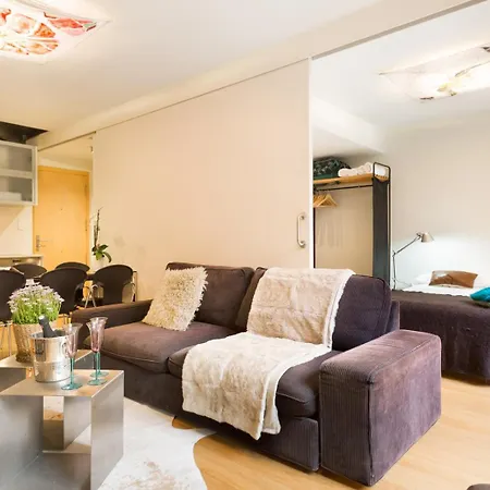 My Space Emirates - Fully Equipped Apartments Near The Beach With Shared Pool Barcelona Exterior foto